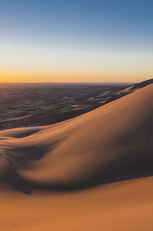 Khongor sand dune