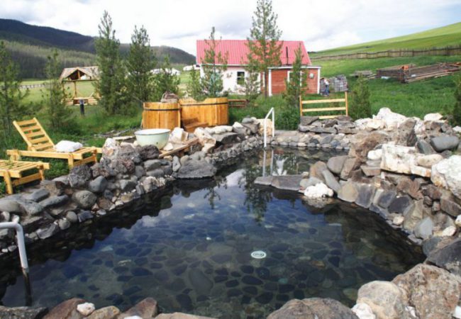 Tsenkher hot springs